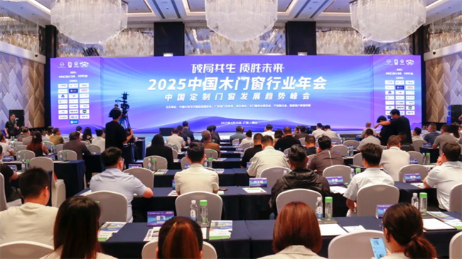 ‌梦天木门 | 梦天家居荣膺2025年全国市场、工程木门及定制家居企业“双承诺”‌